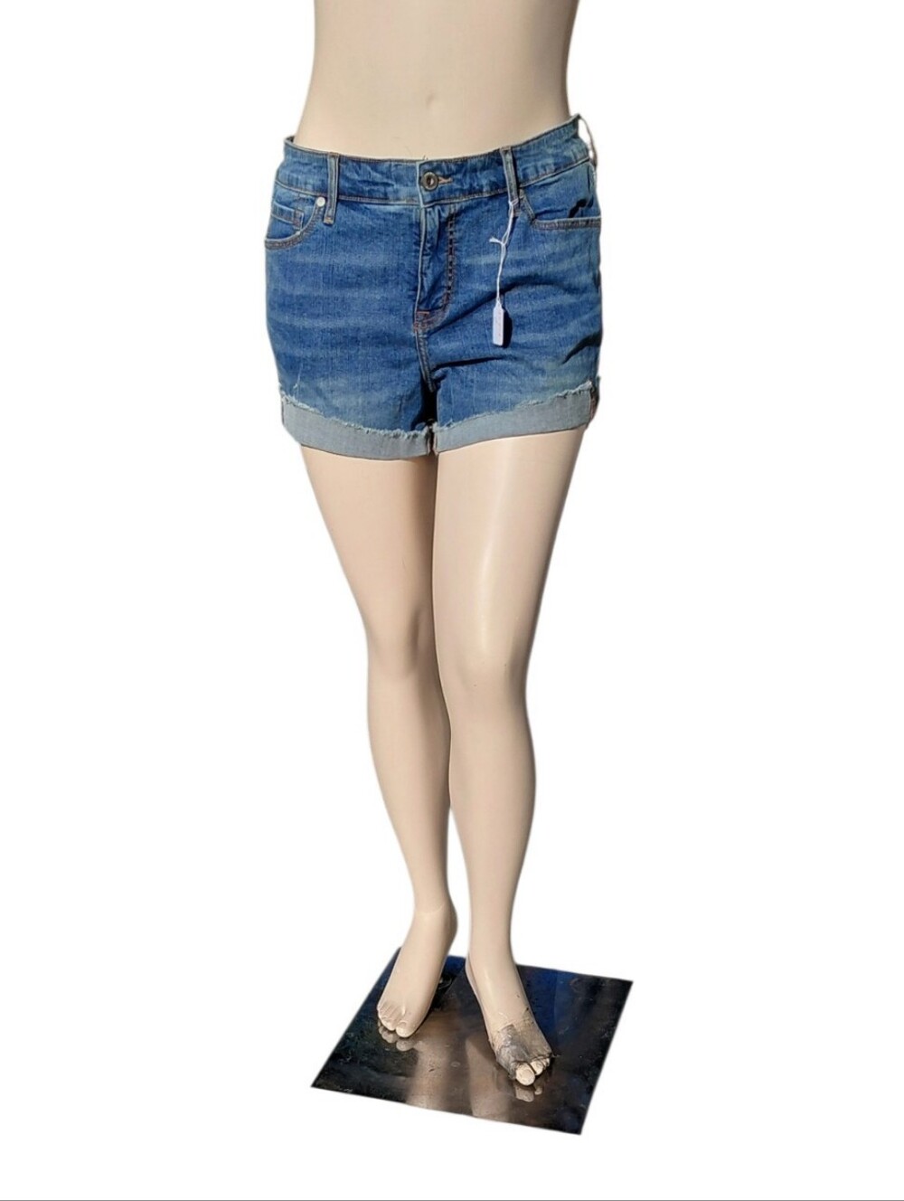 92426G Torrid Roll-Hem Women’s Shorts Size 16, W35" 3" Inseam 10" Rise